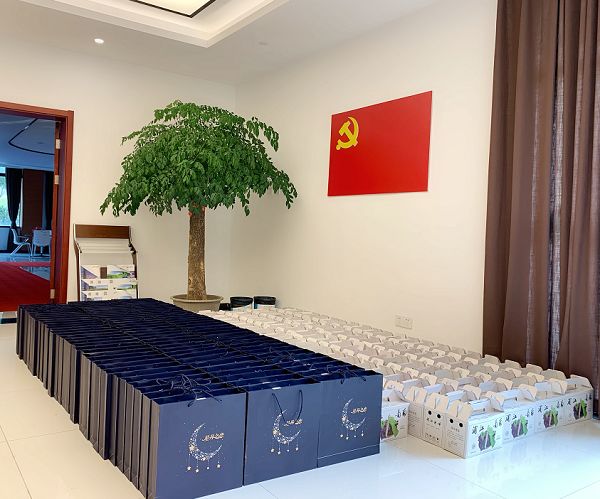 “歡樂(lè)中秋，情濃意濃”